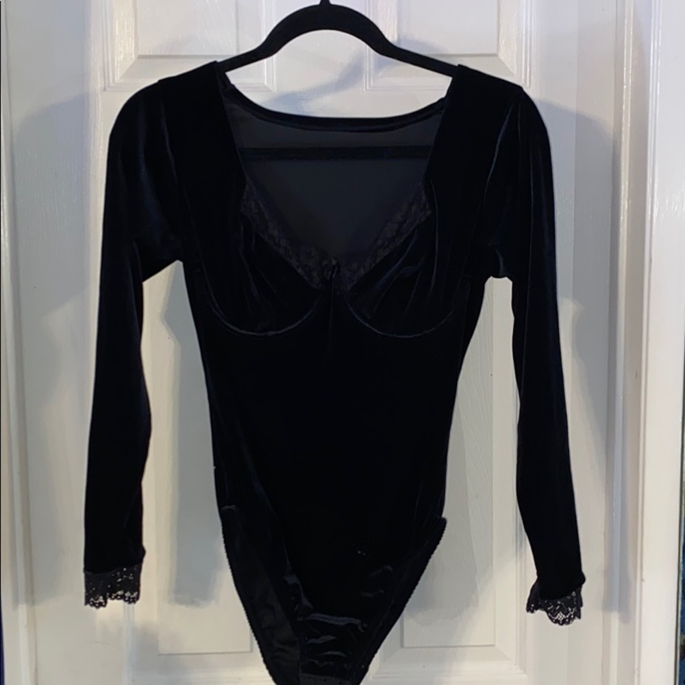Vintage velvet bodysuit w/lace detail
